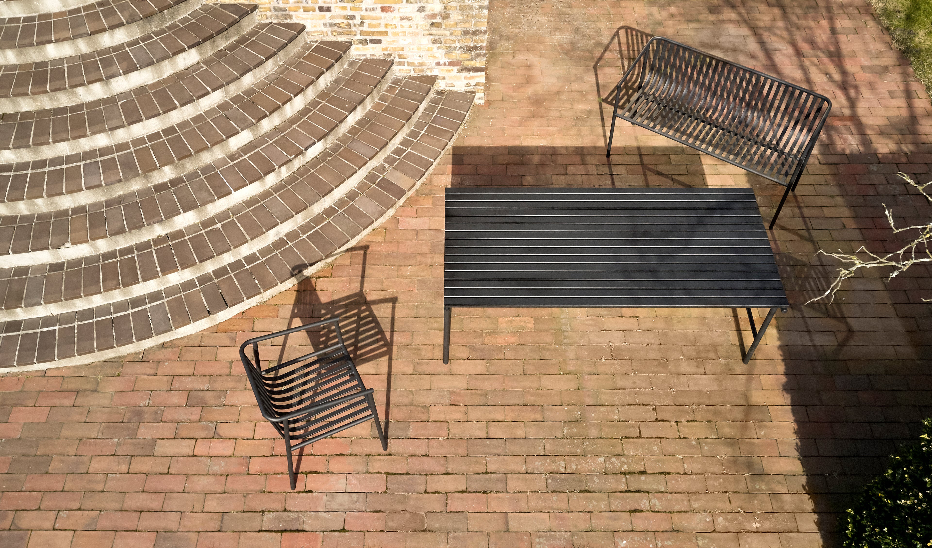 Villa Utebenk Sort - 133x59xh82cm