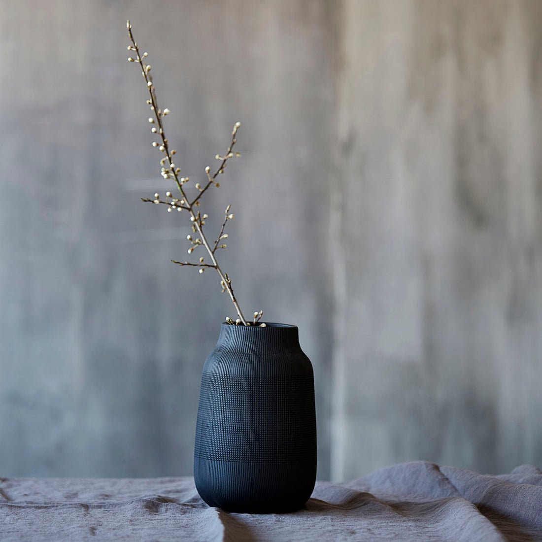 Huslege - Vase, Groove, Black - H: 22 cm, DIA: 15 cm