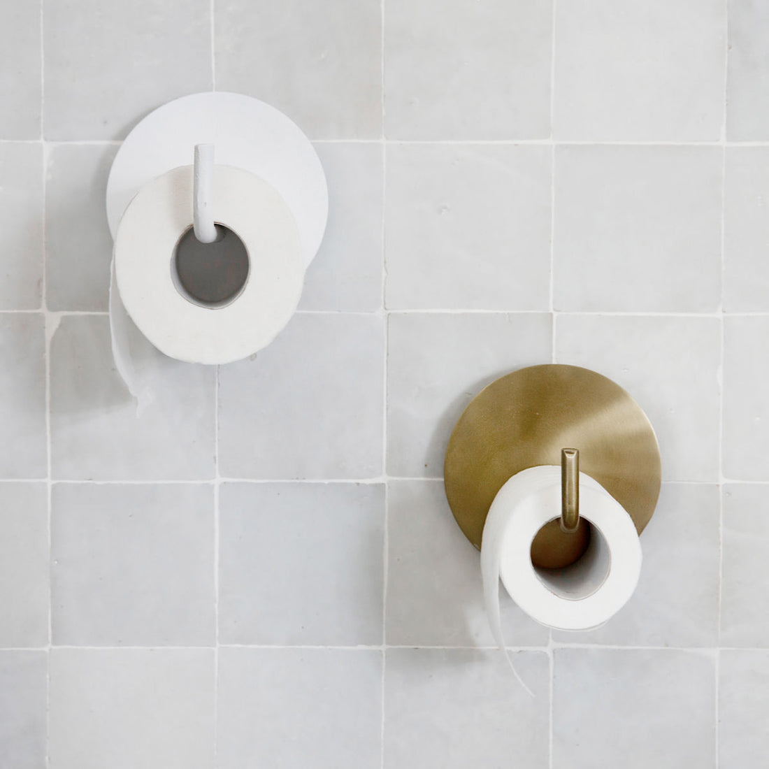 Huslege - Toalettpapirholder, tekst, messing - L: 12,5 cm, DIA: 13 cm