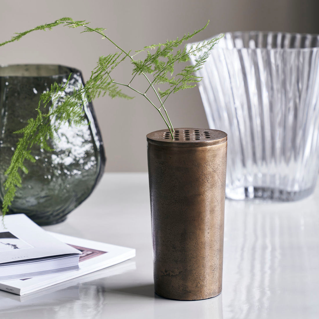 Huslege vase, flyt, antikk messing-H: 18 cm, dia: 9 cm