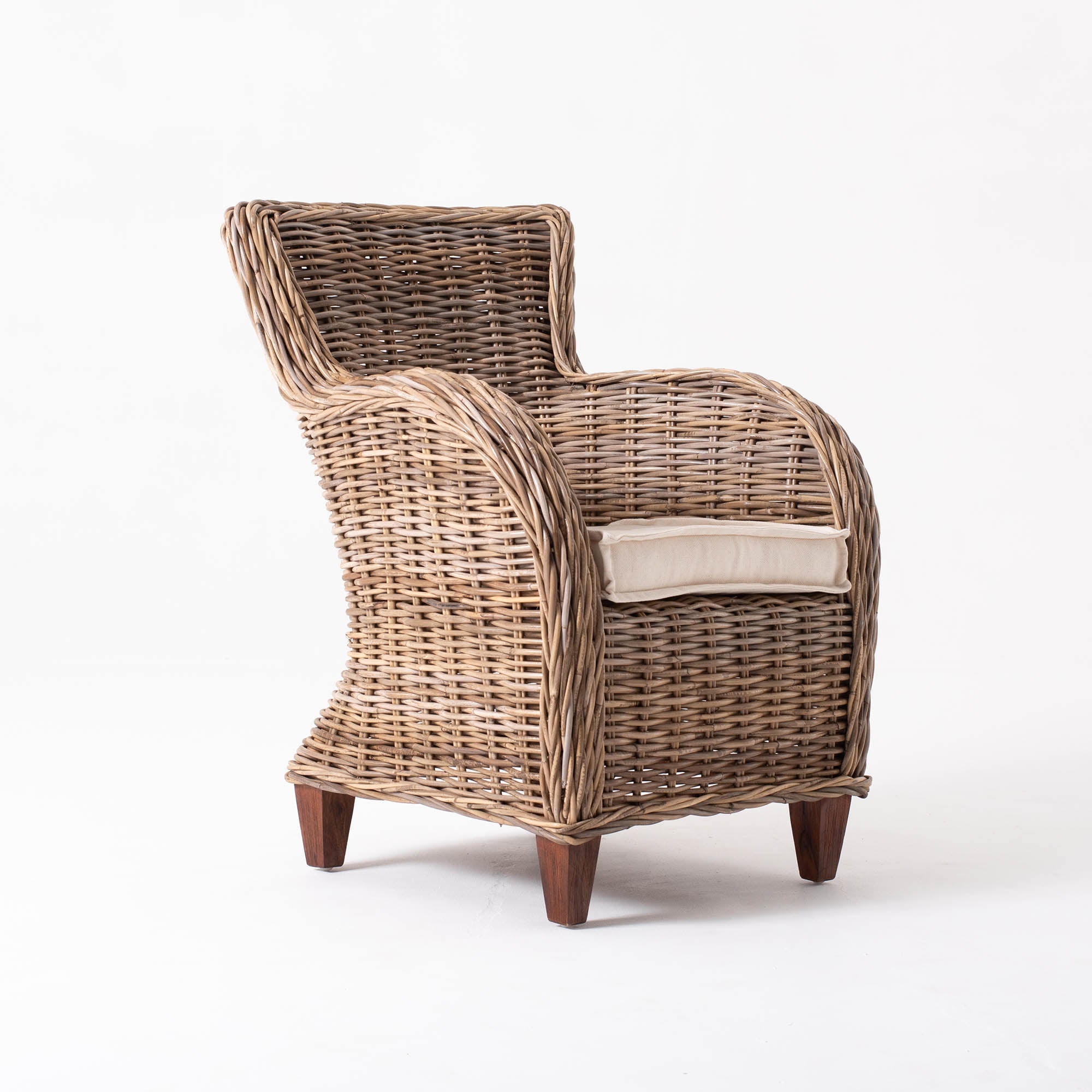 Wickerworks Baron Wicker Chair med puter (solgt som par)