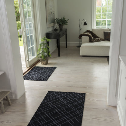 GULVMÅTTE 60 x 90 cm - LINES/BLACK GREY - Tica Copenhagen - DesignGaragen.dk
