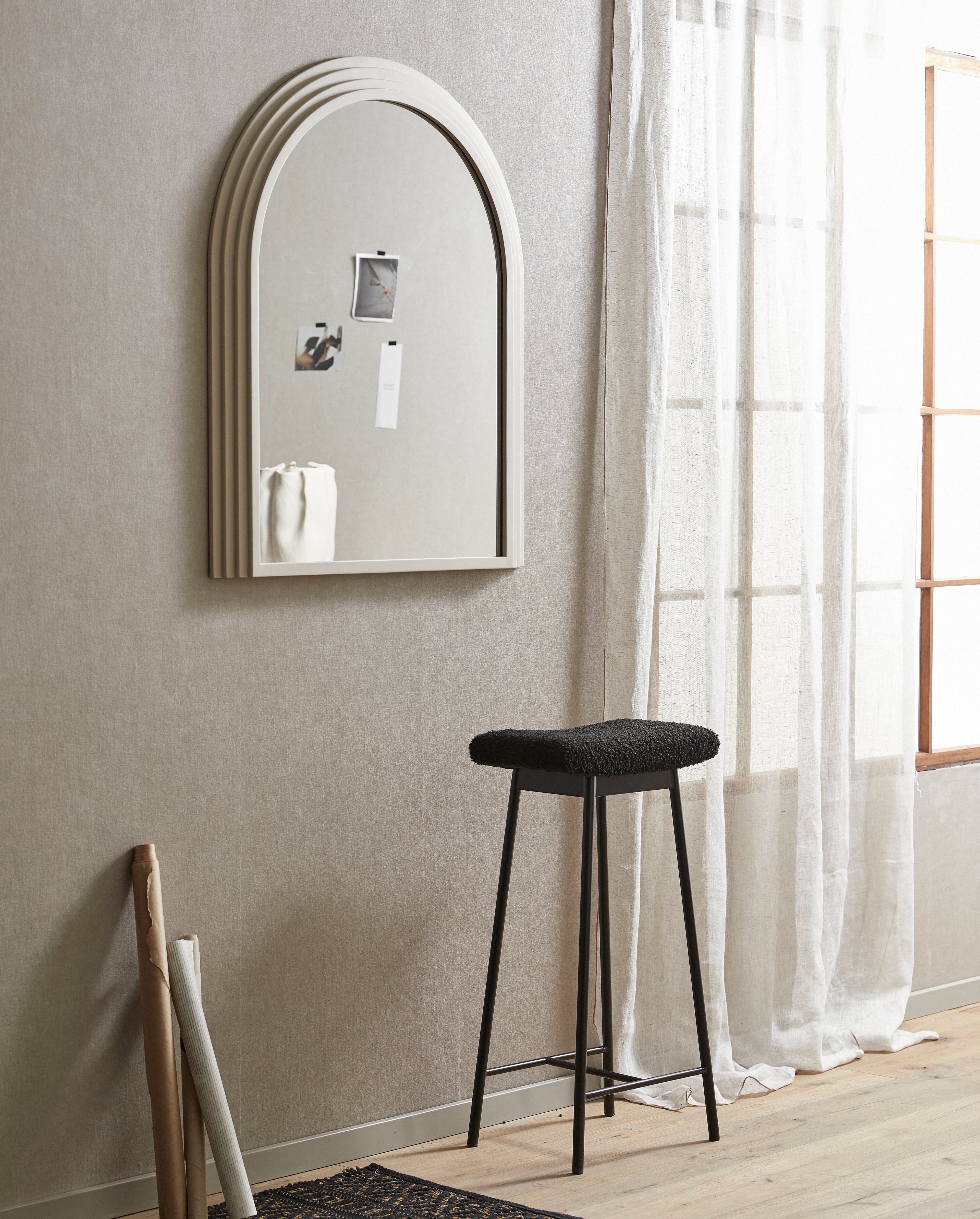 Falco speil i jern - 92x77 cm - sand
